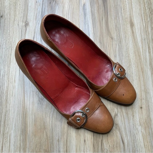 COACH “Mandel” Tan Leather Heels Pumps Silver Buckle Closed Toe Women’s Size 9 - Picture 2 of 10